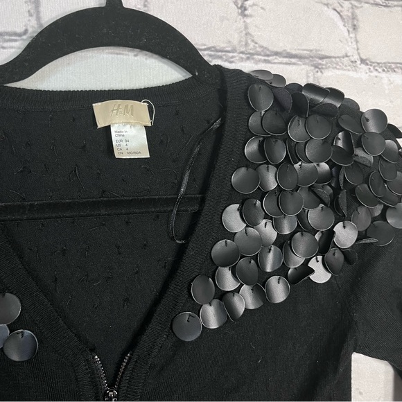 .!🌼3/$30🌼H&M Black Detailed Zip Up Sweater Size 4/Small - Picture 7 of 15